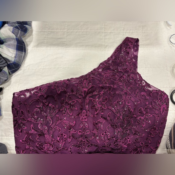 NWT Women’s plum formal one shoulder dress - Picture 7 of 9